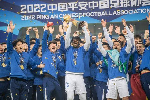 第45分钟，克罗斯外围远射打高了。