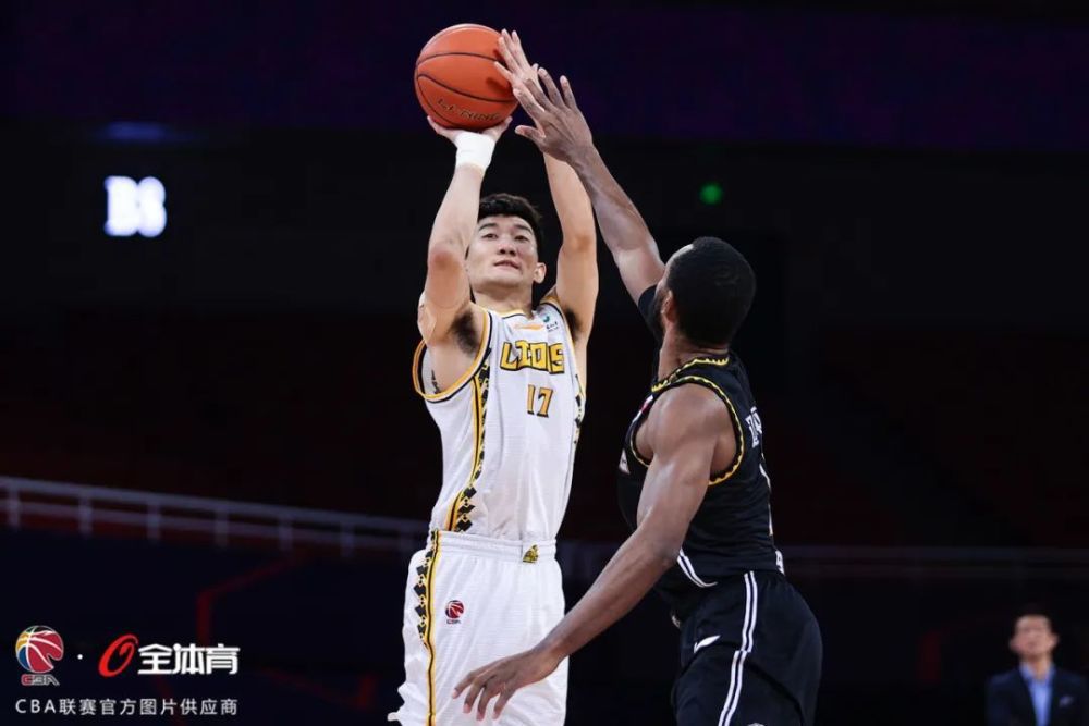 对于大家最关心的剧情问题，彭于晏、王彦霖、辛芷蕾、蓝盈莹几位主演则全程保持神秘原则，对剧情内容守口如瓶，彭于晏更是大呼：;这个不能说，导演林超贤则表示，《紧急救援》中的场景会是中国电影从来没出现过的，希望能一直让大家保持期待
