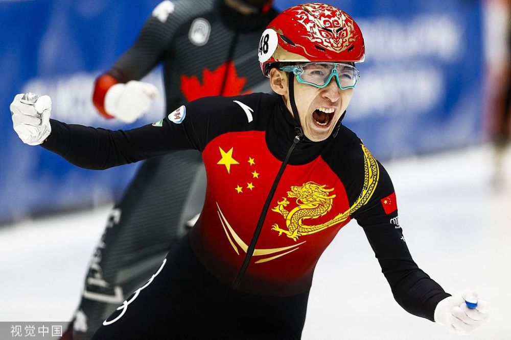 预告开头即是香蕉解说wAwa介绍荣耀比赛，以及米勒、泽元也将在电影中献声